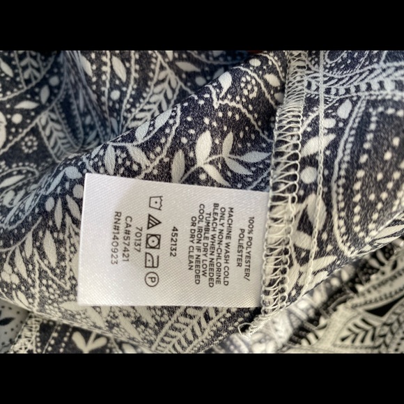 Loft woman’s dress size L. Long sleeve keyhole button back - Picture 9 of 9